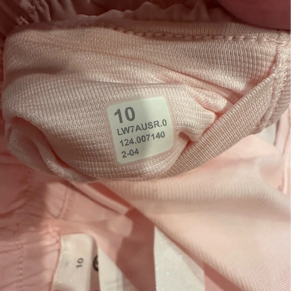 NEW Lululemon Women’s Hotty Hot Shorts 2.5 LR Strawberry Milkshake Sz 10 Running